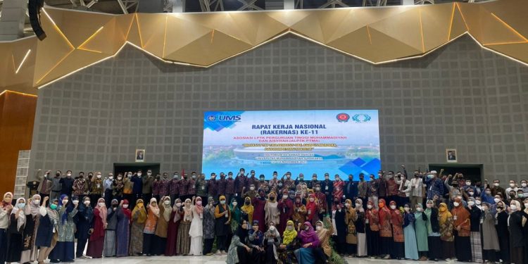 Dekan FKIP UMSU Ikuti RAKERNAS dengan Tema “Inovasi LPTK PTMA Berbasis OBE, Kampus Merdeka, dan Kompetensi Holistik”