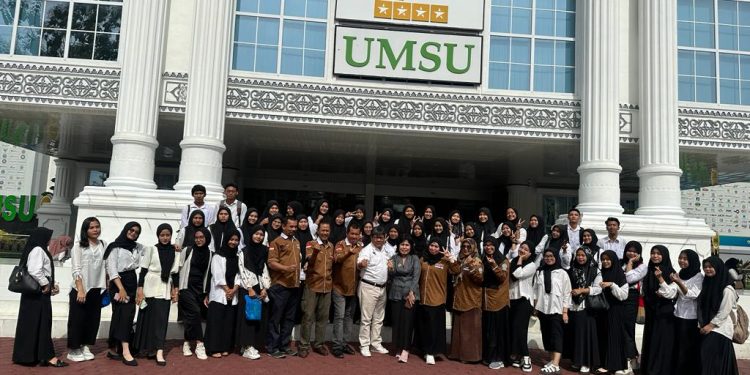 Keakraban Dosen dan Mahasiswa Prodi Pendidikan Matematika Usai Ujian Akhir Semester Genap 2022/2023