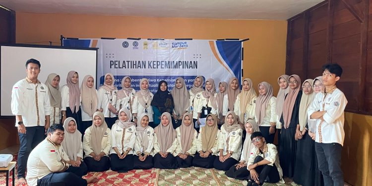 Pelatihan Kepemimpinan Mahasiswa : Membentuk Jiwa Kepemimpinan Yang Berintegritas Dan Intelektualitas Dalam Berorganisasi Juga Mempererat Ikatan Silaturahmi HMJ Pendidikan Matematika